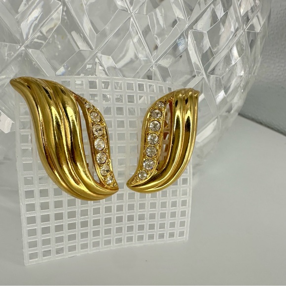 3” Vintage AVON Chunky Gold-tone Crystal Wing Clip on Signed Costume Earrings - Picture 2 of 8